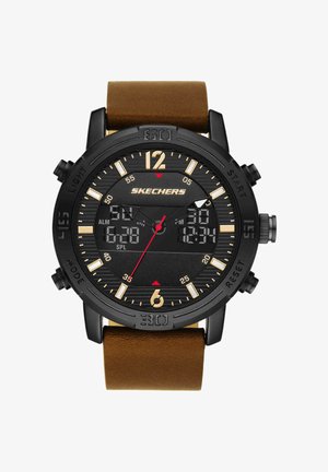 Montre-bracelet ronde noire Skechers avec bracelet en cuir marron, aiguilles analogiques, écran numérique et quatre boutons de fonction sur le boîtier.