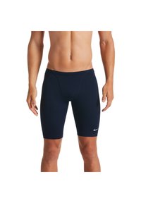 Shorts de bain bleu marine en tissu extensible, dotés d'une taille élastique, d'une coupe ajustée et d'un petit logo Nike blanc sur le côté gauche.