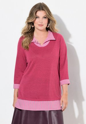 Fuchsia sweater med en stribet krave og manchetter i pink og hvid, med en scoop halsudskæring og trekvartærmer. Tekstureret finish.