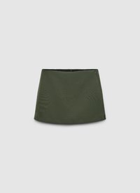 Jupe longueur genou, verte olive avec une texture lisse. Elle dispose d'une fermeture éclair discrète sur le côté. Design simple en ligne A, sans motifs ni accents.