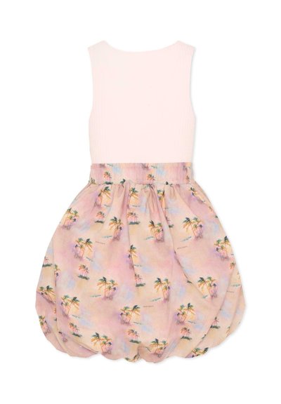 Robe sans manches avec un haut blanc côtelé et une jupe rose volumineuse ornée de petits motifs de palmiers.