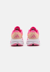 adidas Performance QUESTAR 3  - Silniční běžecké boty - lucid pink/ivory/powder coral