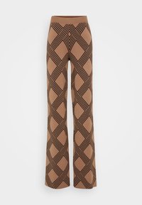 Bruine gebreide broek met een geometrisch zwart patroon, uitlopende pijpen en een hoge tailleband. Zachte textuur met een gladde afwerking.