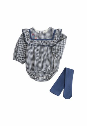 Barboteuse bébé à manches longues à carreaux bleu et blanc avec détail volanté et petite figure brodée, associée à des collants bleus unis.