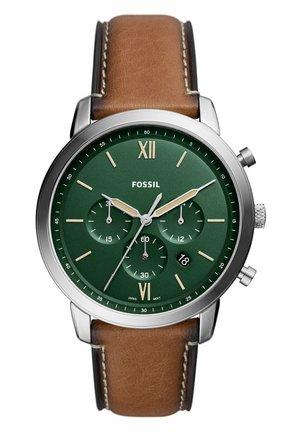 Grünes Zifferblatt-Uhr von Fossil mit silberfarbenem Gehäuse, braunem Lederarmband, Chronographenfunktion und Datumsanzeige bei sechs Uhr.