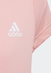 adidas Performance AEROREADY T-SHIRT - T-shirt med print - glory pink
