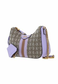 Borsa a mano in tessuto marrone con motivo, dettagli in lavanda, tracolla in catena dorata e pochette removibile. Chiusura con zip e dettaglio del logo visibile.