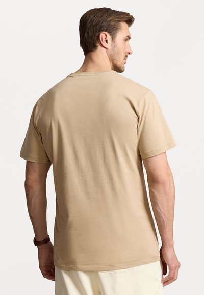 Polo Ralph Lauren Big & Tall EMBROIDERED LOGO JERSEY T-SHIRT - Apdrukāts T-krekls - classic khaki
