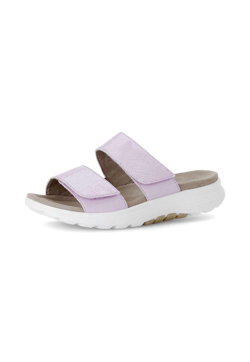 Licht paarse sandalen met twee brede banden en een witte, flexibele loopzool. Textuurmateriaal en een gevoerde inlegzool voor comfort.