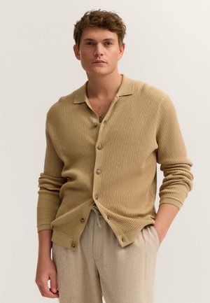 GEKNÖPFT MIT POLOKRAGEN - Strickjacke - beige