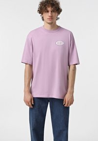 Vans SPRAY  - Camiseta estampada - violett