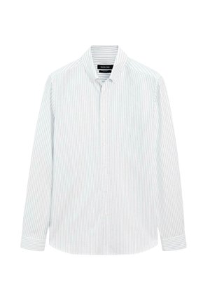 Camicia bianca con righe verticali verde chiaro e blu. Presenta un colletto classico e maniche lunghe con polsini abbottonati.