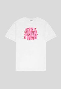 Biela bavlnená tričko s ružovou grafikou "GIRL POWER" a motýlikmi, krátke rukávy a voľný strih.