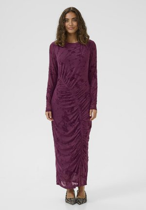 Abito lungo a maniche lunghe, di colore viola, con dettagli arricciati e un motivo floreale. Realizzato in tessuto morbido, presenta una lunghezza maxi e una forma aderente.