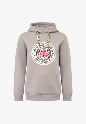 Grauer Hoodie mit einer vorderen Tasche, der ein kreisförmiges Leopardenmuster-Design und den pinken Text "wild at heart" zeigt. Mit Leopardenmuster-Kordeln akzentuiert.