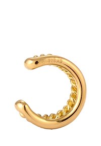 Boucle d'oreille en argent plaqué or au design en corde torsadée avec des extrémités lisses, comportant des gravures sur le côté intérieur.