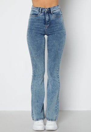 HIGH WAIST FLARED SUPERSTRETCH JEANS - Jeans a zampa - light-blue denim