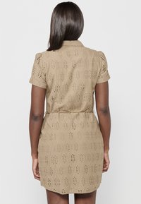 Koroshi Abito a camicia - tostado   toasted brown