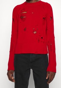 N°21 Pullover - red