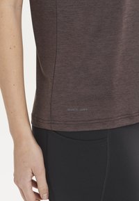 Endurance MAJE - T-shirt till träning - black bean