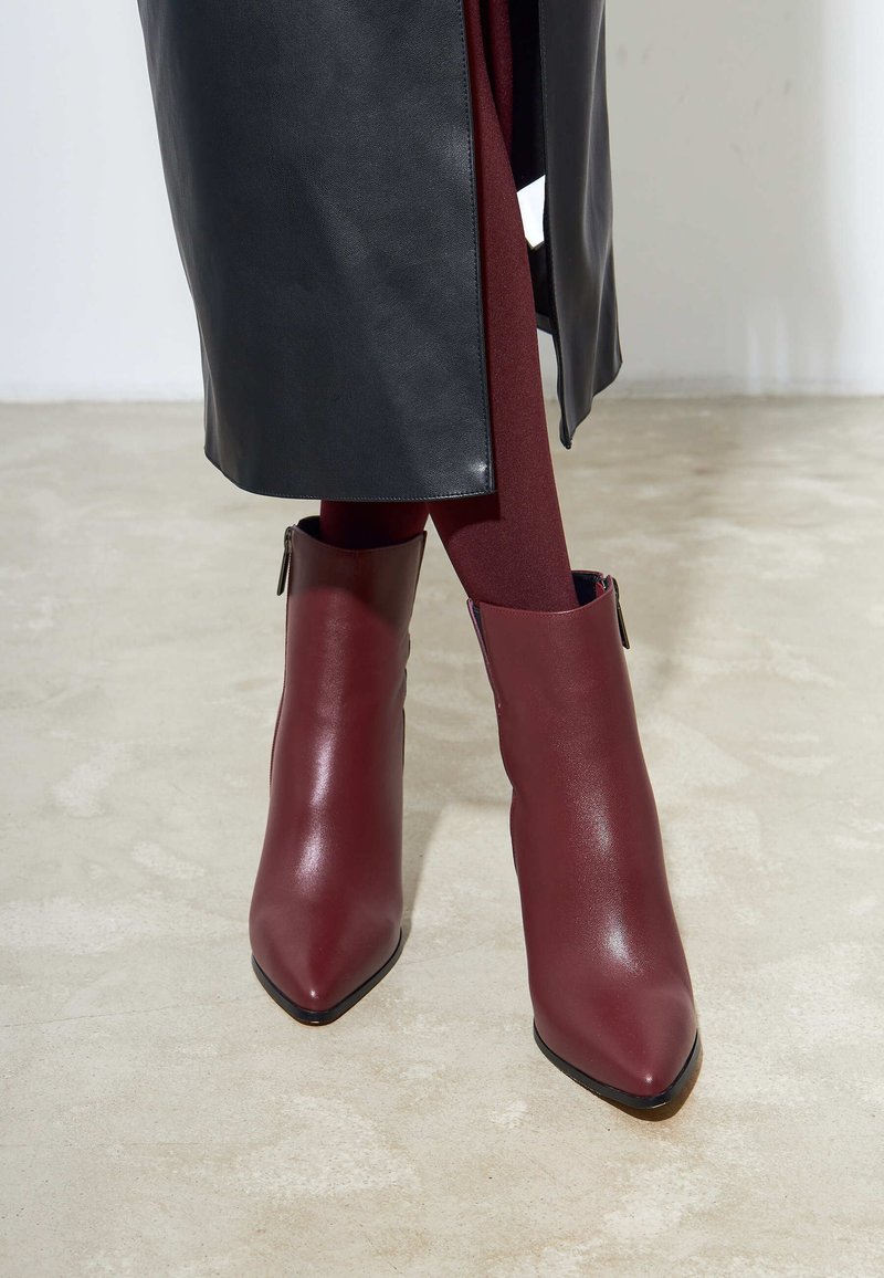 Cesare Gaspari Botine cu toc - bordo