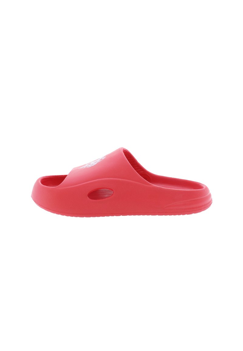 Röd plasttoffel med öppen tå och häl, med en slät yta och ett ventilationshål på sidan. Enkelt design utan ytterligare detaljer.