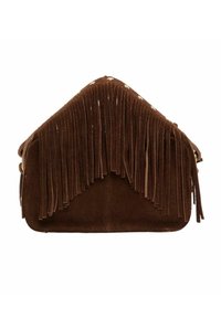 Bruine suède handtas met een driehoekig ontwerp, voorzien van lange franjes aan de voorkant en versieringen langs de bovenrand.