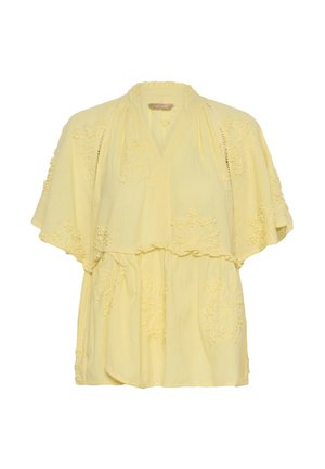 Blouse jaune à manches courtes avec col à volants, broderie florale, et design en tissu ample et superposé.