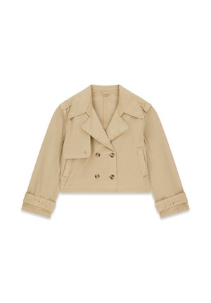 Trench coat corto beige doppiopetto con ampi revers, chiusura frontale con bottoni, dettaglio con patta su un lato, tasche laterali e polsini arricciati.
