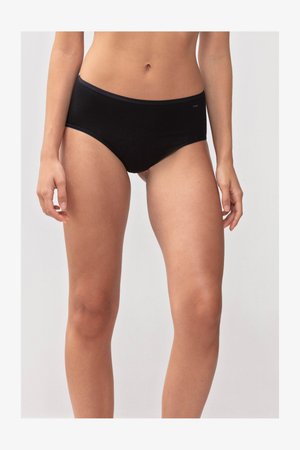 Czarne majtki o wysokim stanie wykonane z miękkiego materiału. Posiadają gładką teksturę i elastyczny pasek w talii, zaprojektowane z myślą o komforcie i dopasowaniu.