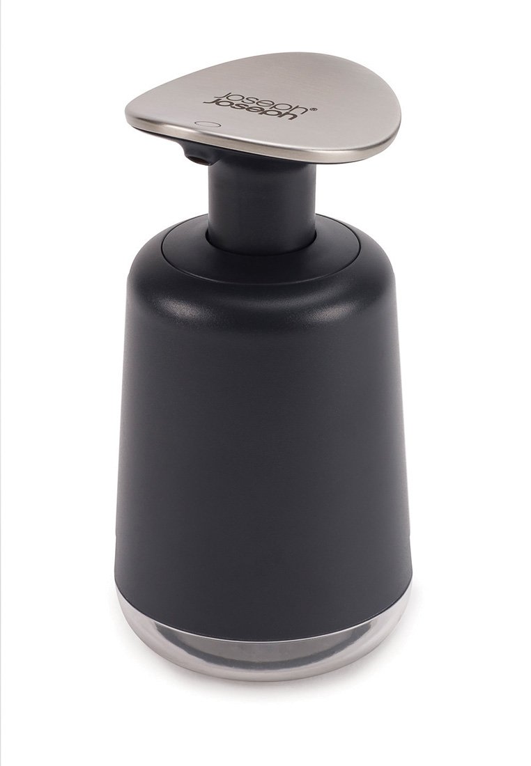 Schwarzer Pumpspender mit glänzendem Metallkopf, abgerundetem Boden und glatter Mattoberfläche. Das Design ist minimalistisch und funktional.