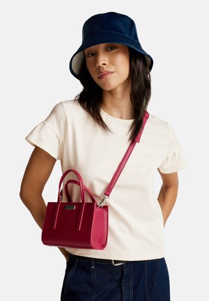 - T-shirt basic