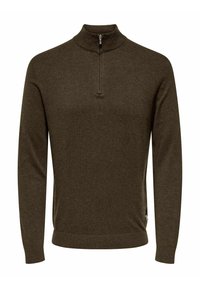 Suéter marrón de punto con cuello de medio cierre, mangas largas y puños y dobladillo acanalados. Textura suave y ajuste clásico.
