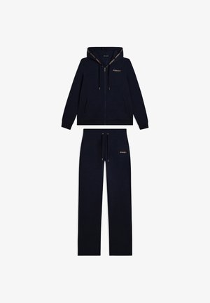 Tuta blu navy realizzato in morbido tessuto, composto da una felpa con zip e cappuccio regolabile e pantaloni coordinati con vita elastica.