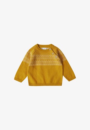 Maglione giallo lavorato a maglia con un motivo geometrico bianco sul colletto, scollo rotondo, maniche lunghe e tre bottoni di chiusura su una spalla.