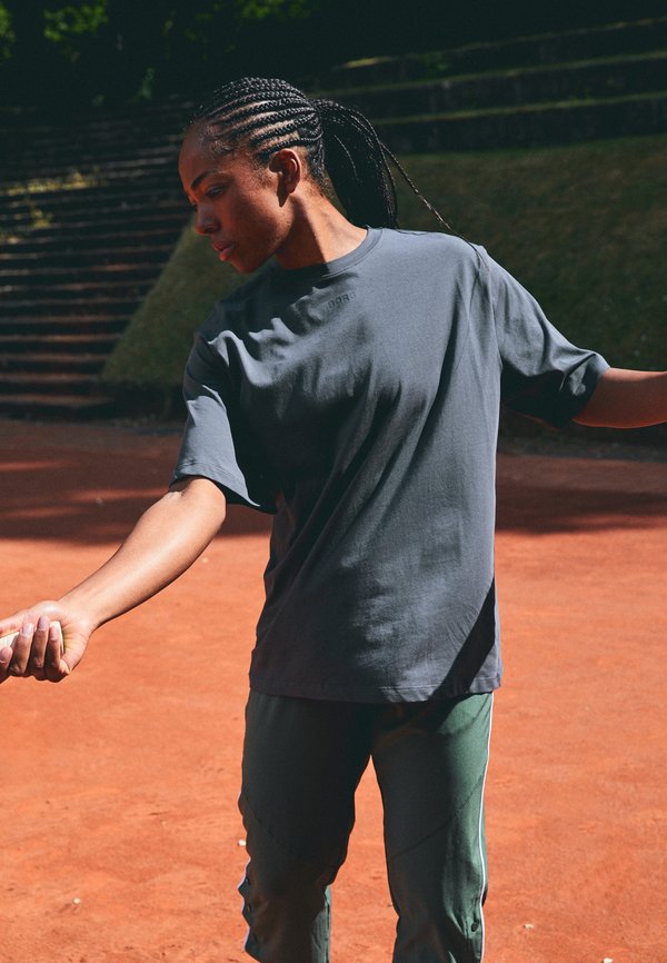 STUDIO OVERSIZED - Basic T-shirt - asphalt