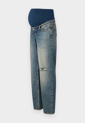 Calças de maternidade com uma faixa elástica azul escura e pernas de denim azul claro desgastado. Apresenta um detalhe rasgado num dos joelhos.