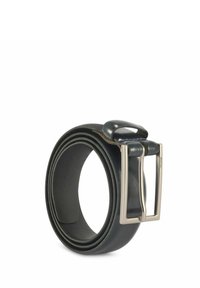 Czarny skórzany pasek o gładkiej fakturze, wyposażony w srebrną metalową sprzączkę i pętlę. Projekt jest prosty, o klasycznym kształcie.