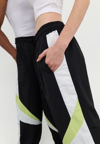 YOURTURN Trainingsbroek - black
