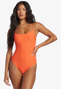 MIT HOHEM BUND – Badpak – orange