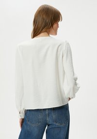 Koton BUTTONED PUFF SLEEVE - Paitapusero - off white