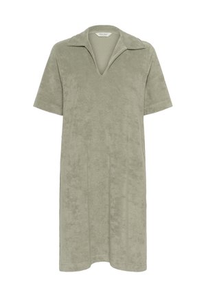 Rochie cu mânecă scurtă, de tip V, dintr-un material moale și texturat de culoare verde măsliniu. Prezintă un design cu guler și atinge lungimea până la mijlocul coapsei.