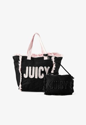Deux sacs en tissu noir avec bordure effilochée rose, un grand et un petit, tous deux ornés du mot "JUICY" en lettres texturées.