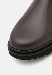 Calvin Klein Jeans BOOT MID CHELSEA UNIFORM - Korte laarzen - dark brown/black