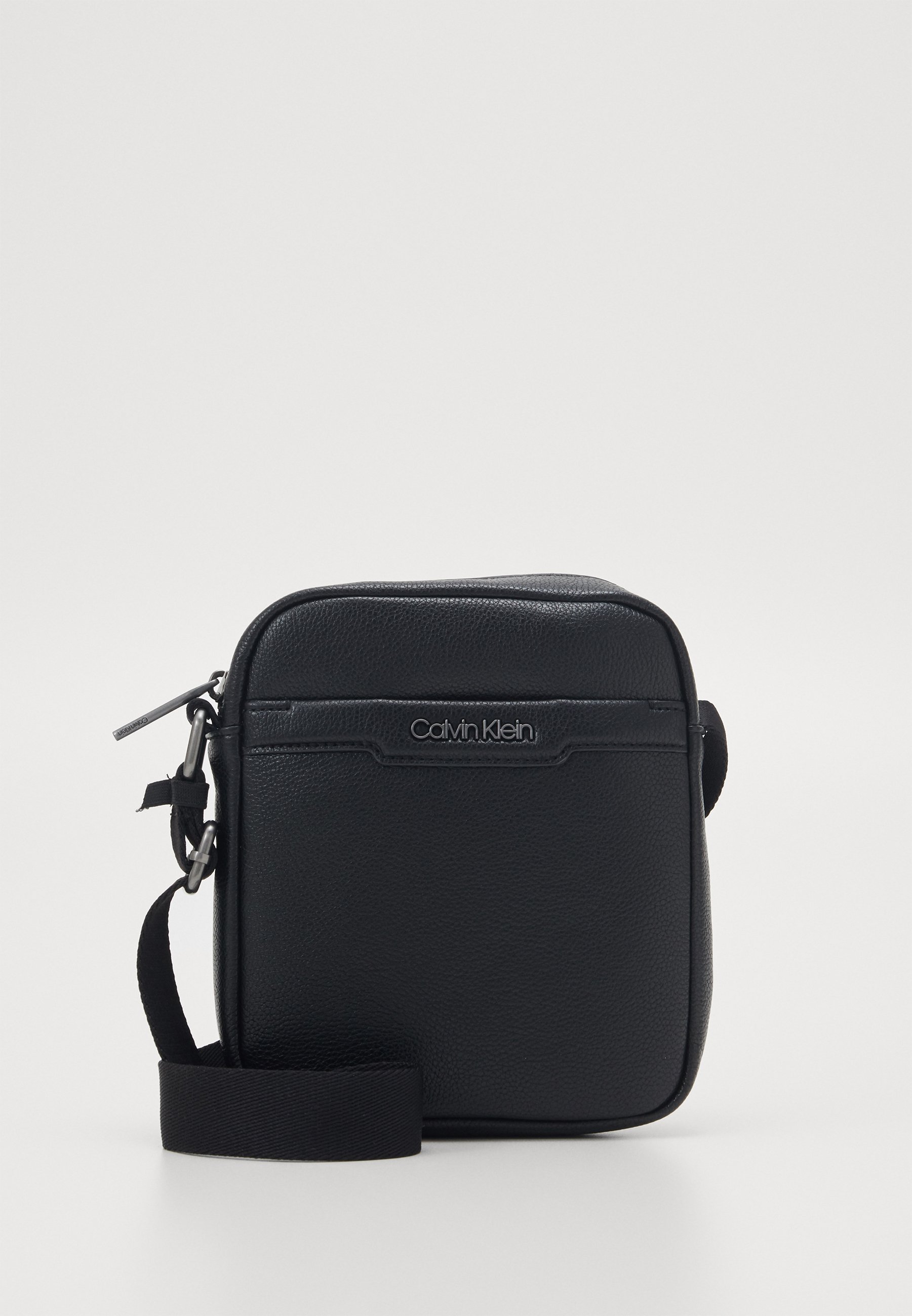 calvin klein reporter bag