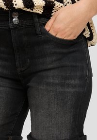 s.Oliver BERMUDA SLIM FIT MID RISE - Jeansshort - graphit