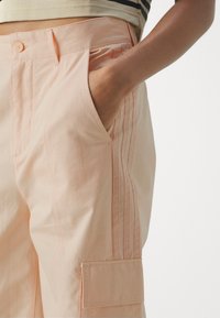 adidas Originals Kapsáče - beige