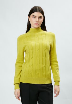 Maglione lavorato a maglia verde chiaro con collo alto, caratterizzato da un motivo a treccia. Polsini e orlo a coste, design slim-fit.