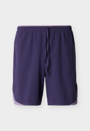 Pantaloncini sportivi da uomo di colore viola scuro con elastico in vita e coulisse abbinata, caratterizzati da accenti viola chiaro sui lati e sull'orlo.