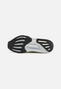 adidas Performance SUPERNOVA SOLUTION - Chaussures de running sur route - core black/carbon